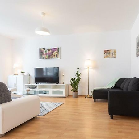 Spacious Apartment In The Old Town Of Bratislava Bagian luar foto