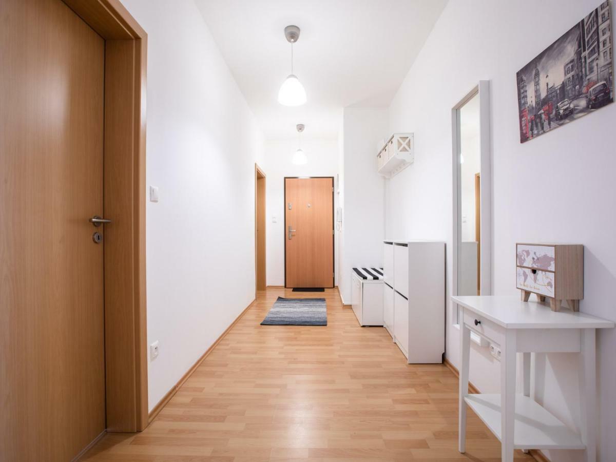 Spacious Apartment In The Old Town Of Bratislava Bagian luar foto