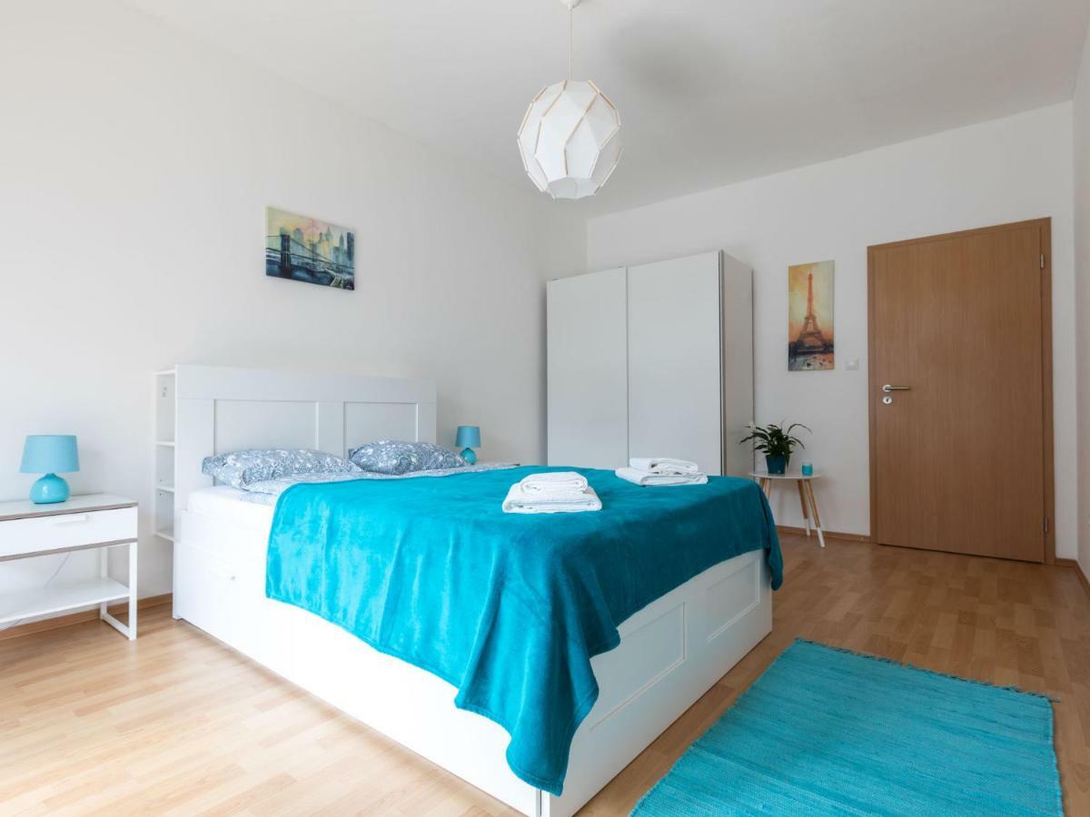 Spacious Apartment In The Old Town Of Bratislava Bagian luar foto